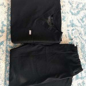 FIGS Men’s Scrub Set